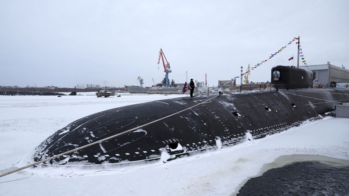 Fotky: Rusko ukázalo jaderné svaly. Putin si prohlédl nové ponorky